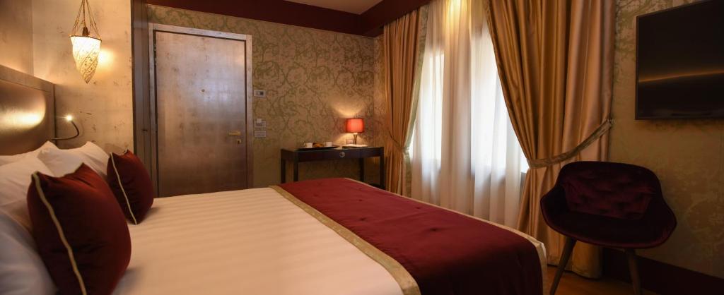 Santa Croce Boutique Hotel - 12