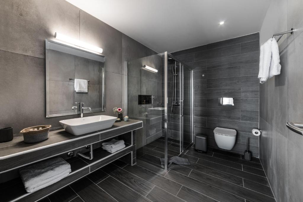 Santorini Main Square - Resim 38