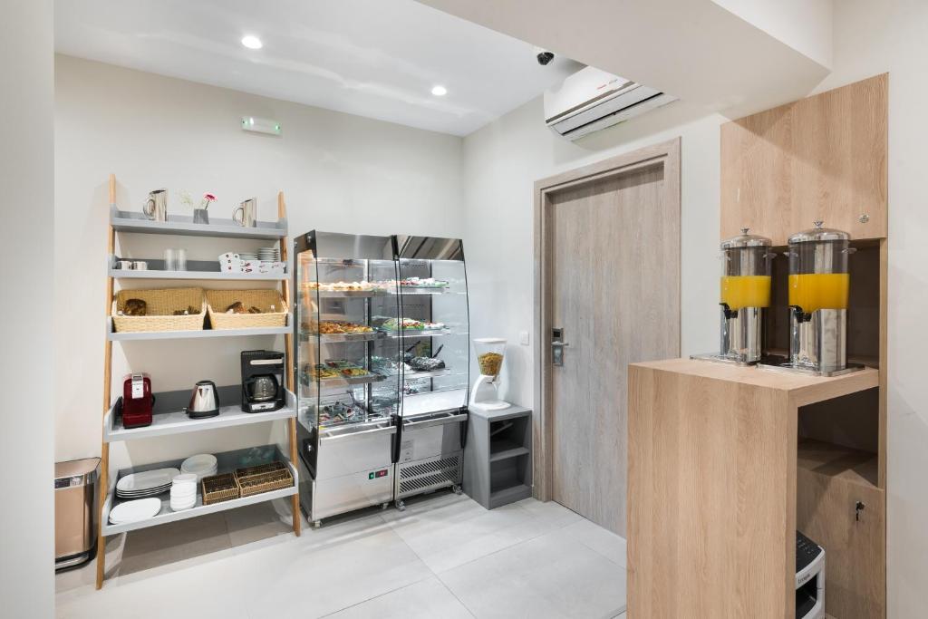 Santorini Main Square - Resim 18