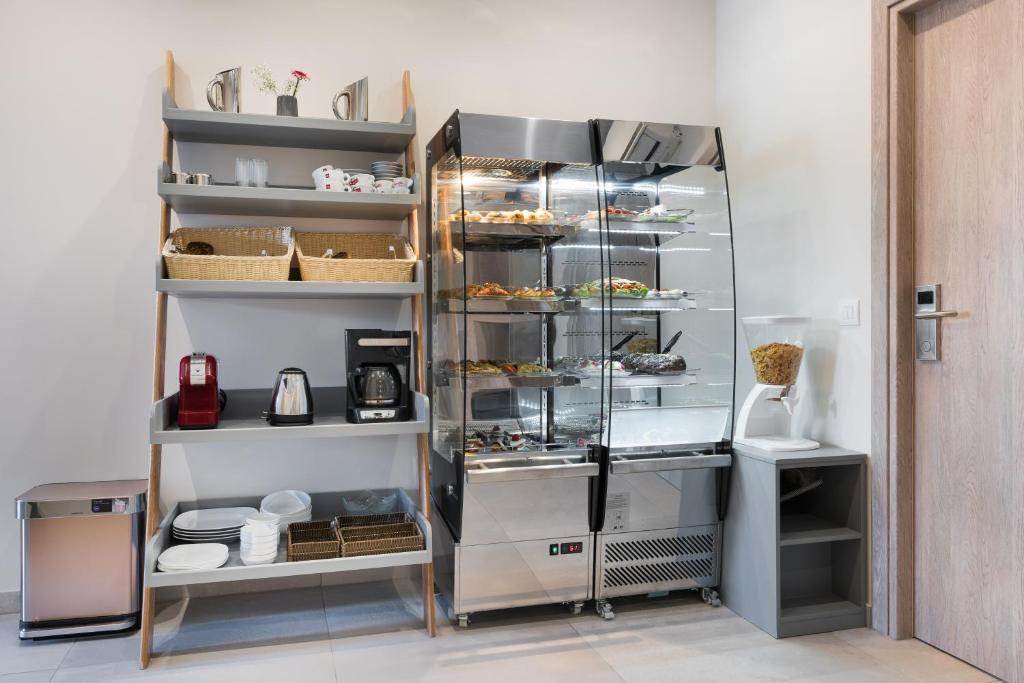 Santorini Main Square - Resim 19