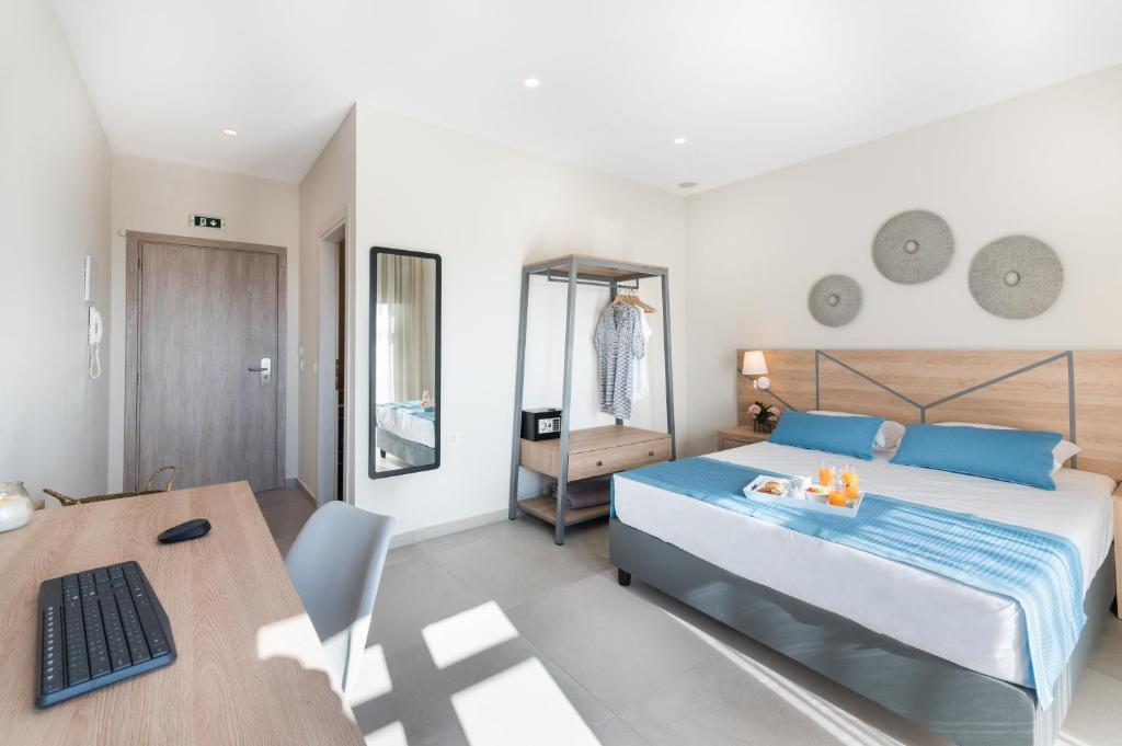 Santorini Main Square - Resim 20