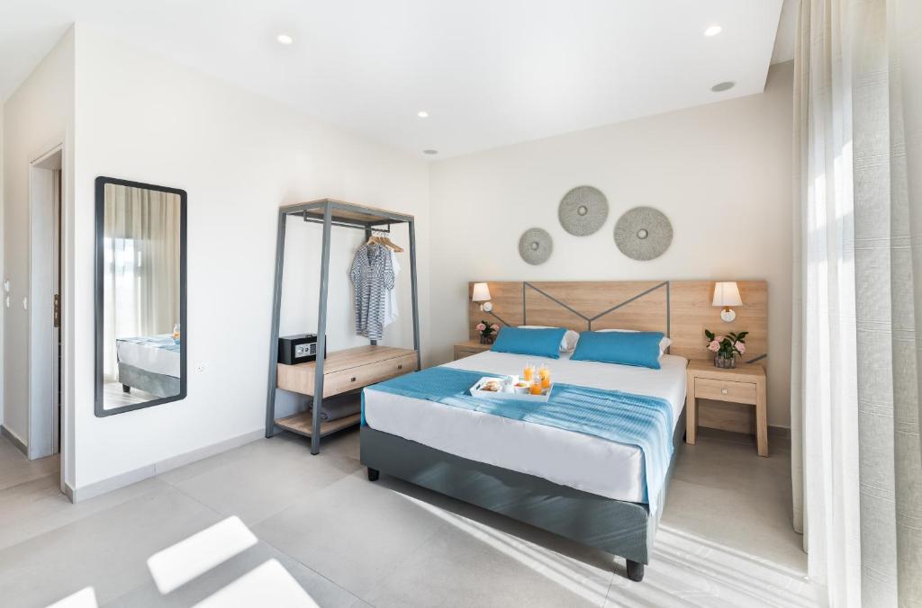 Santorini Main Square - Resim 21