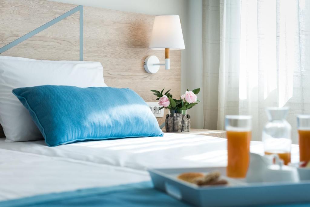 Santorini Main Square - Resim 27