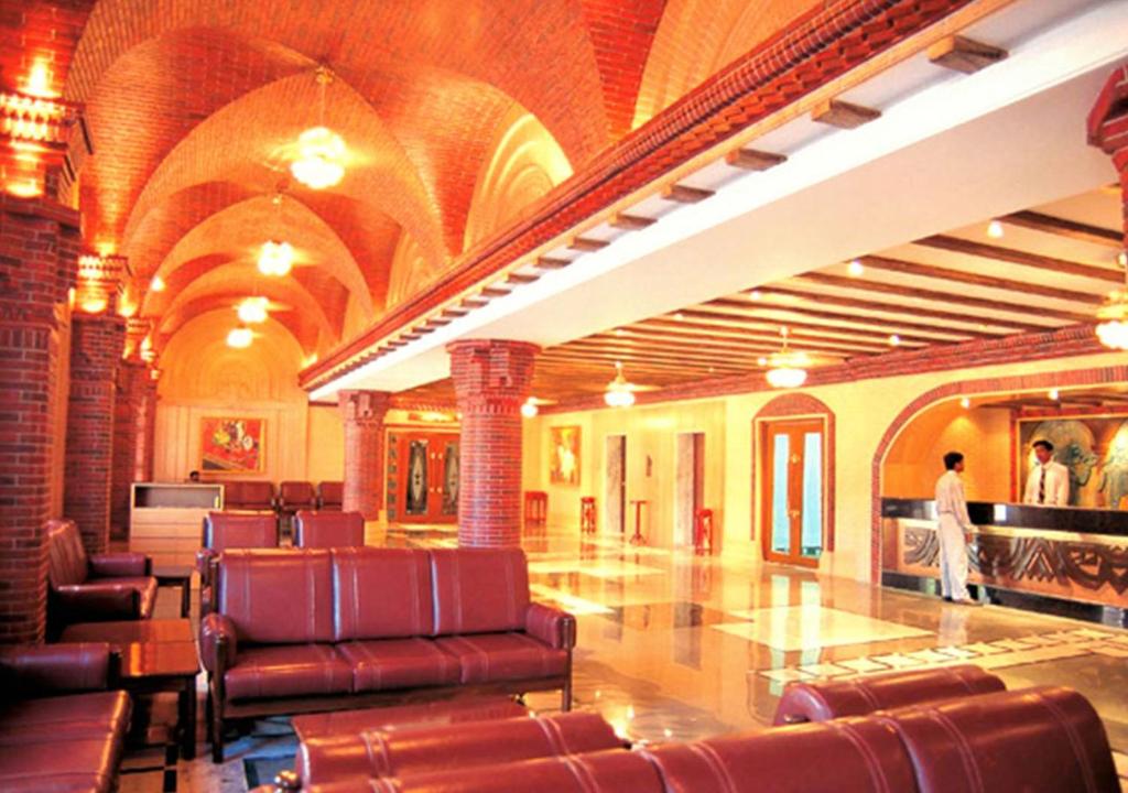 Posezení v ubytování Ramoji Film City- Tara Comfort Hotel