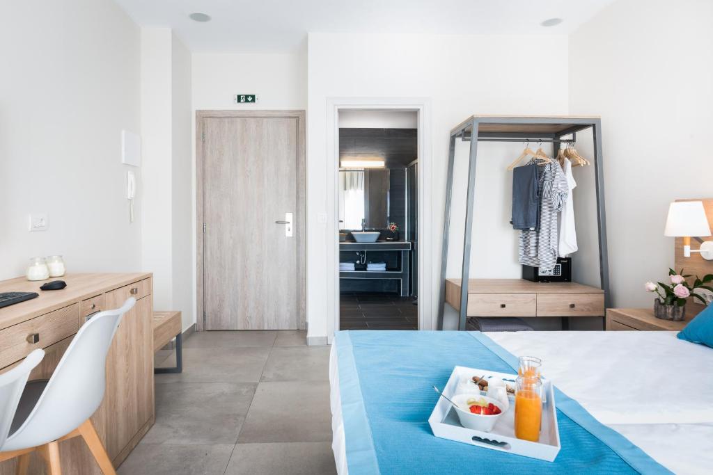 Santorini Main Square - Resim 30