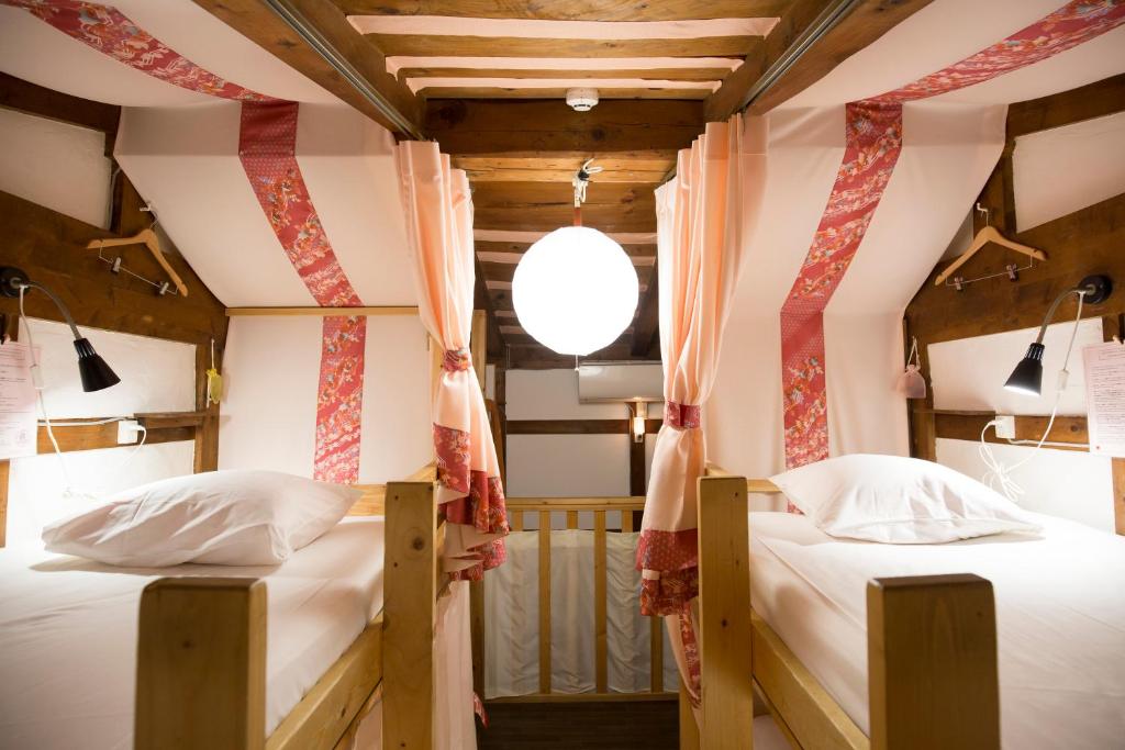 Postel nebo postele na pokoji v ubytování Guest House Pongyi