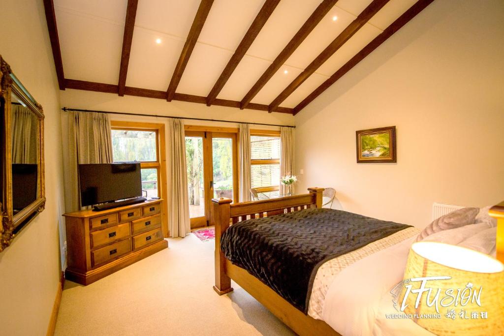 TV a/nebo společenská místnost v ubytování The Canyons B&B
