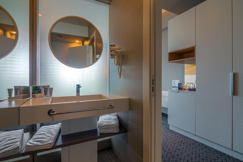 Nyota Hotel & Conference Center - Superior Double Room First Floor