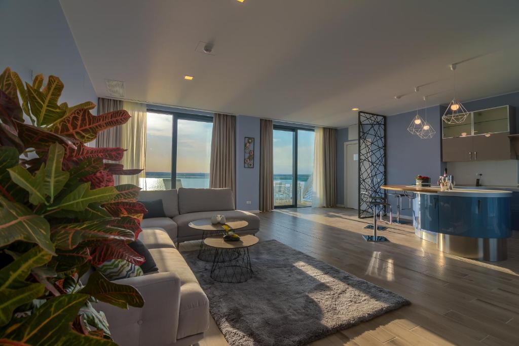 Nyota Hotel & Conference Center - Presidential Suite With Terrace