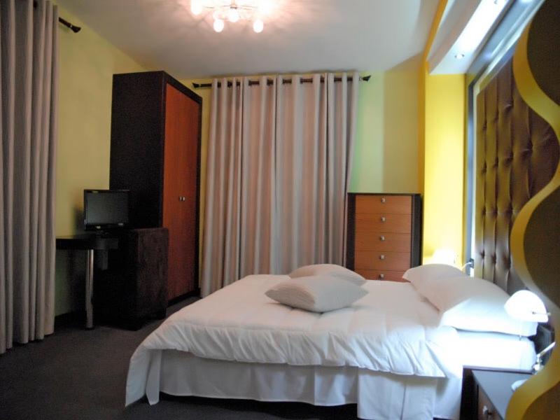 Postel nebo postele na pokoji v ubytování Icon Hotel
