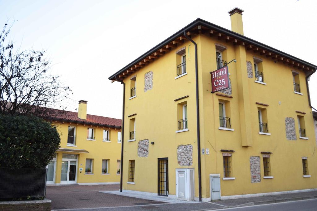 Budova, v ktorej sa hotel nachádza