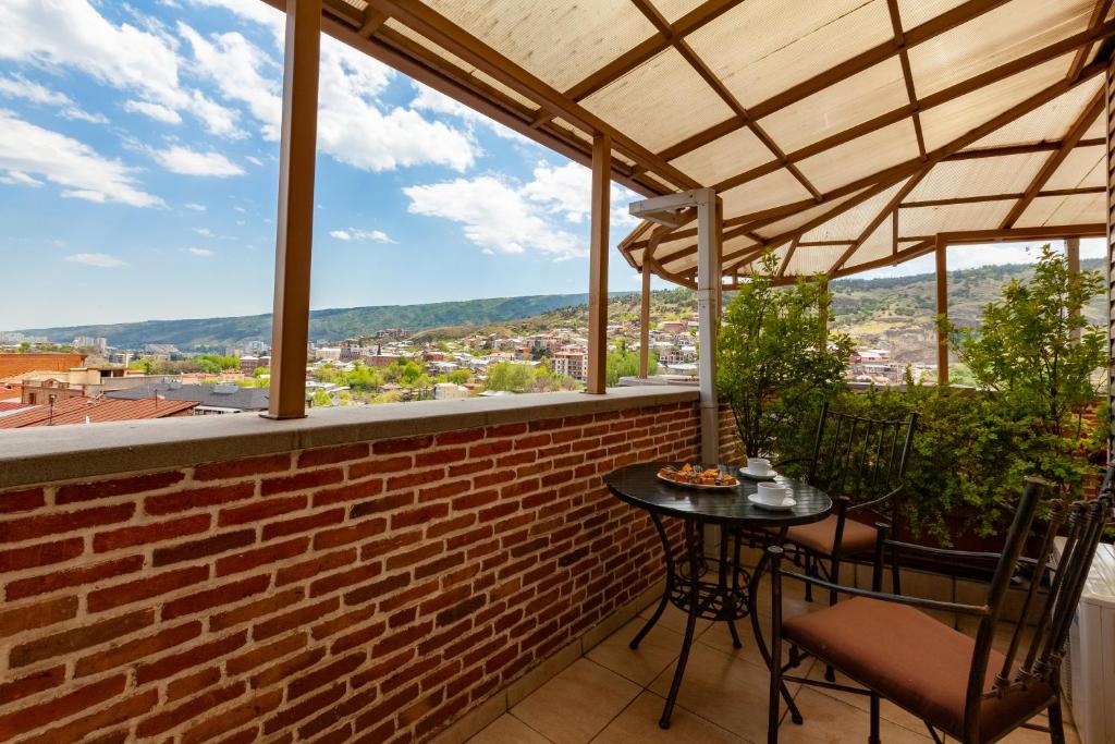 Nespecifikovaný výhled na hory nebo výhled na hory při pohledu z hotelu