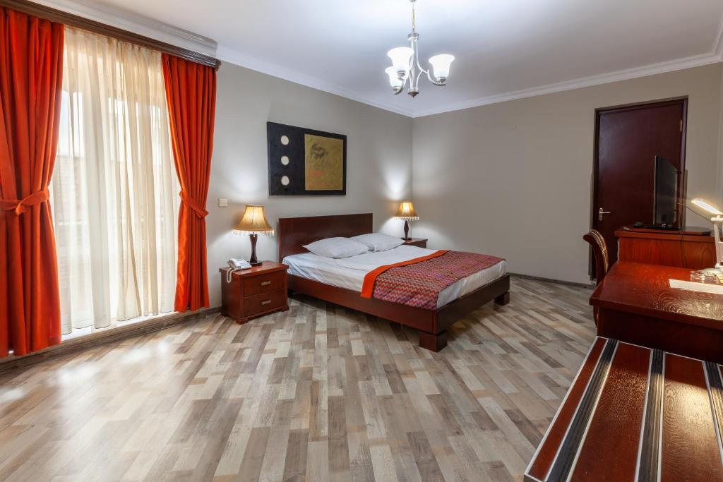 Postel nebo postele na pokoji v ubytování Penthouse Hotel