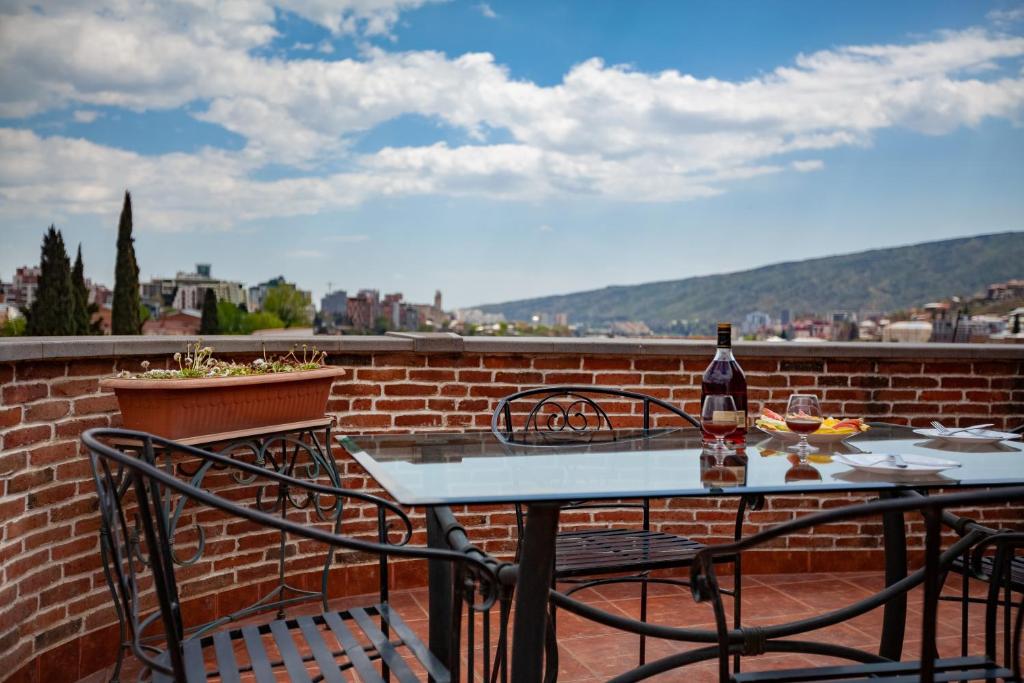 Nespecifikovaný výhled na hory nebo výhled na hory při pohledu z hotelu