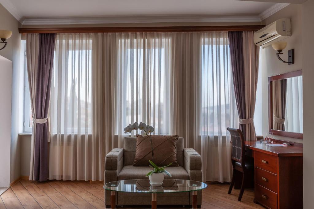 Posezení v ubytování Penthouse Hotel