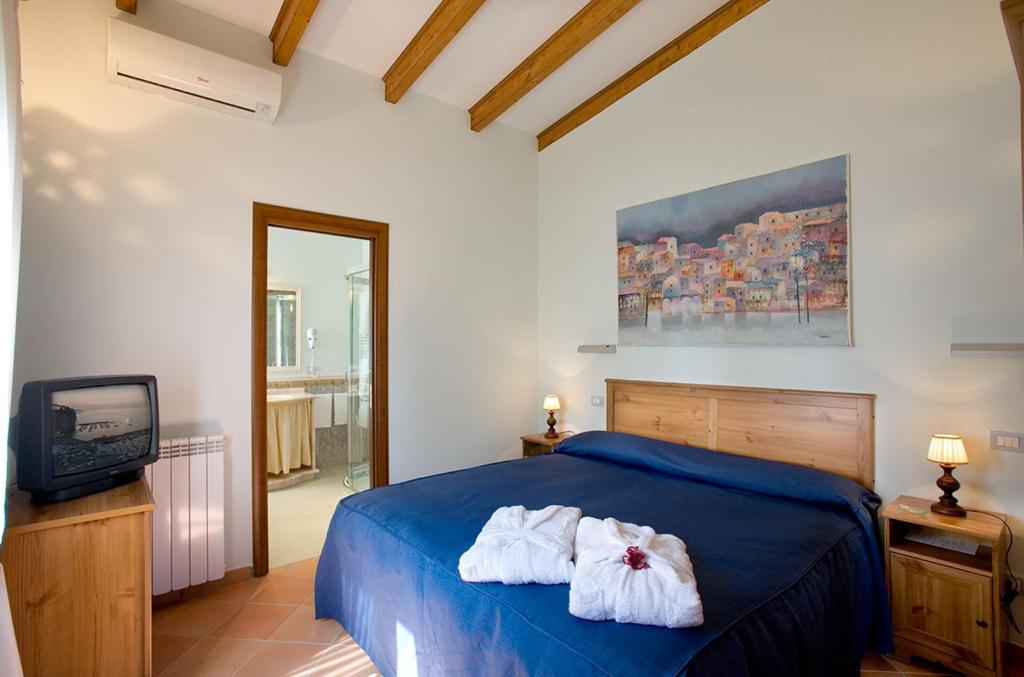 A bed or beds in a room at Hotel O Sole Mio