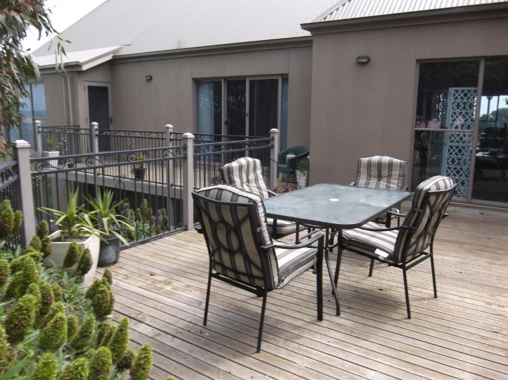 Balcone o terrazza di Swan Lake Guest House
