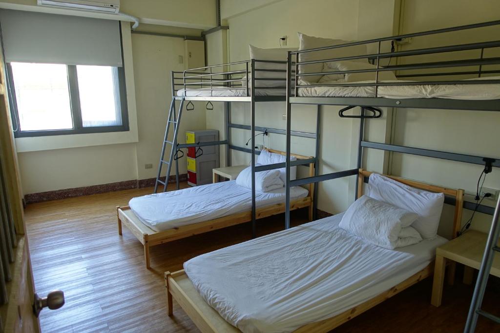Postel nebo postele na pokoji v ubytování Chiayi Petite Hostel