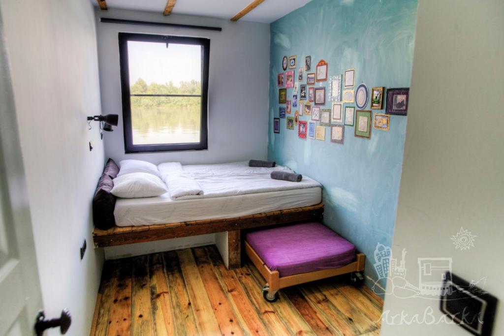 Postel nebo postele na pokoji v ubytování ArkaBarka 2- Floating Dream Rooms and Apartments