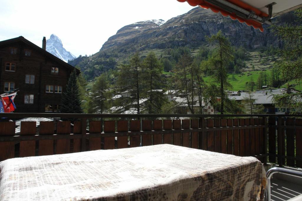 Uma vista geral da montanha ou uma vista da montanha a partir do apartamento