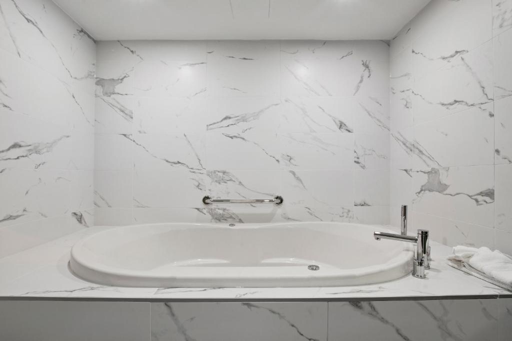 Best Western Premier Calgary Plaza Hotel & Conference Centre - Resim 22