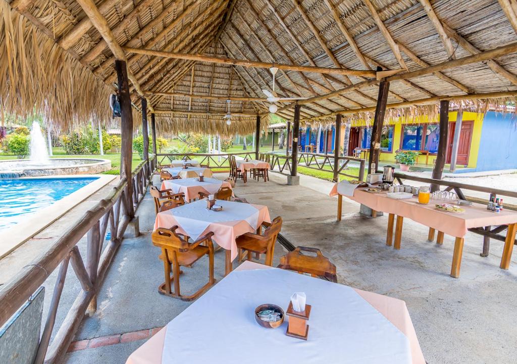 Bazén v ubytování Hotel Guanacaste Lodge nebo v jeho okolí