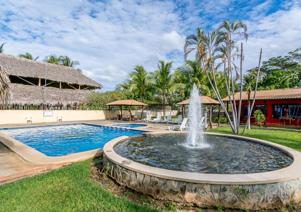 Bazén v ubytování Hotel Guanacaste Lodge nebo v jeho okolí