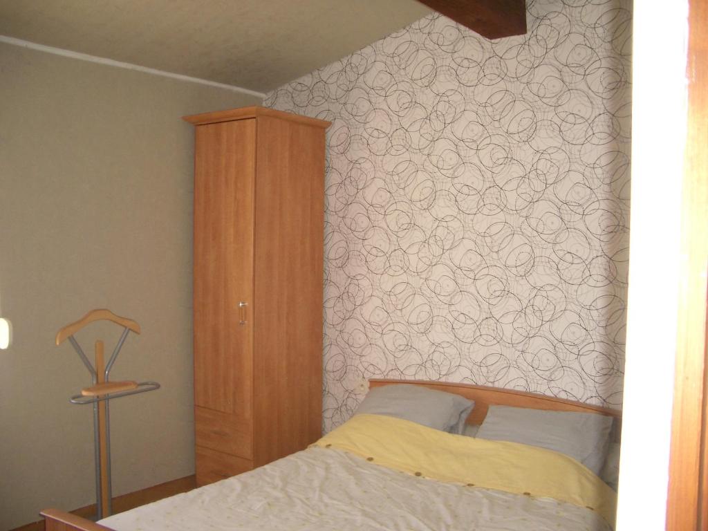 Ein Bett oder Betten in einem Zimmer der Unterkunft Charmante chambre d&#39;h&ocirc;te