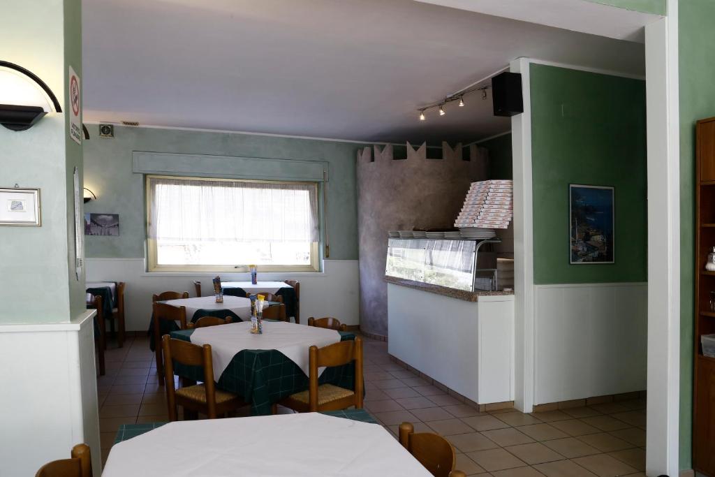 Restoran või mõni muu söögikoht majutusasutuses Albergo Drena