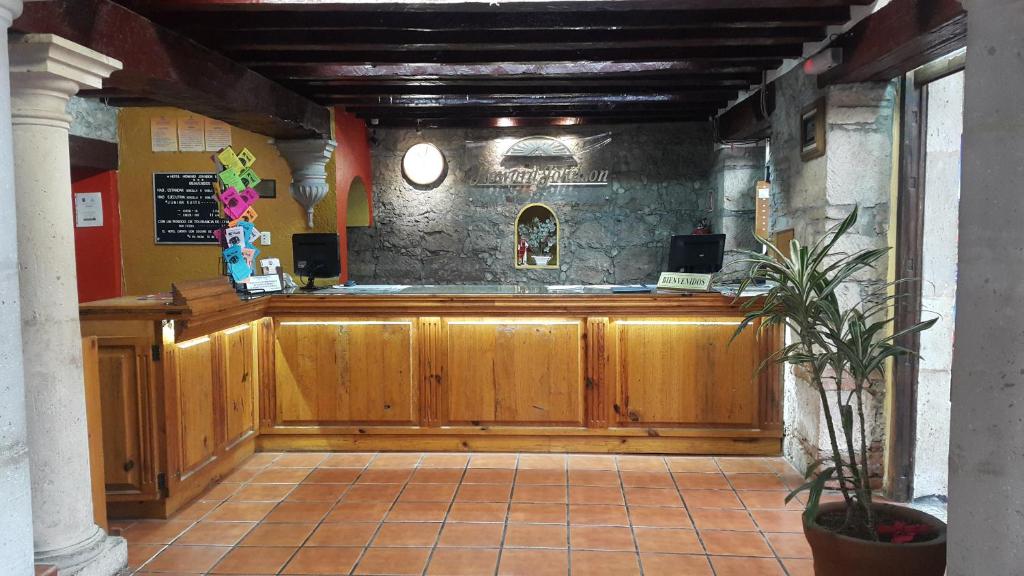 Lounge nebo bar v ubytování Howard Johnson by Wyndham Morelia Calle Real