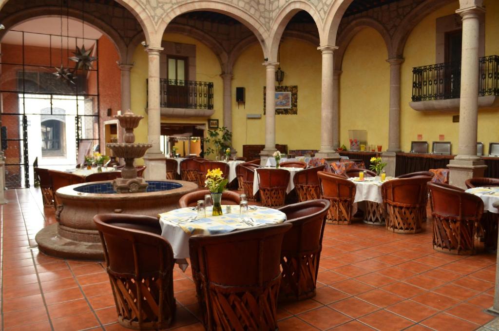 Restaurace v ubytování Howard Johnson by Wyndham Morelia Calle Real