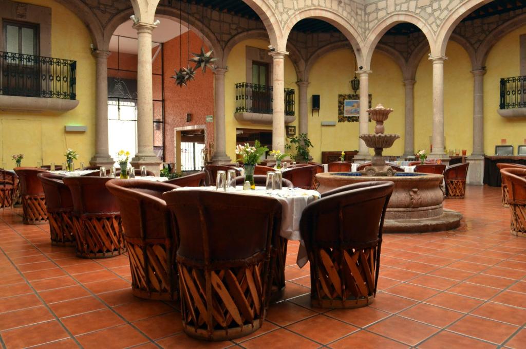 Restaurace v ubytování Howard Johnson by Wyndham Morelia Calle Real