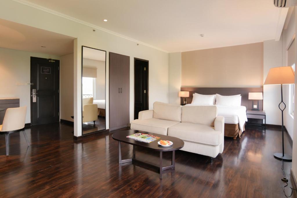 Istumisnurk majutusasutuses Samala Hotel Jakarta Cengkareng