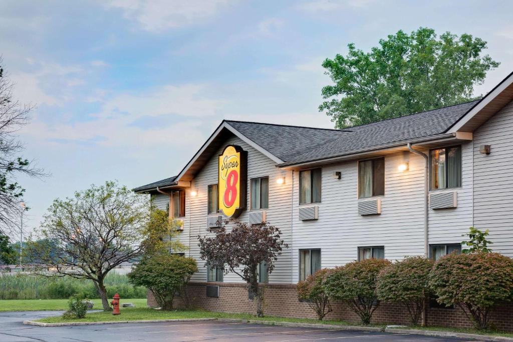 a white building with a fast food restaurant at Super 8 by Wyndham Mentor/Cleveland Area in Mentor