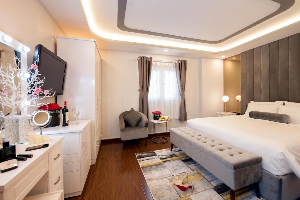 Postel nebo postele na pokoji v ubytování Adora Hotel
