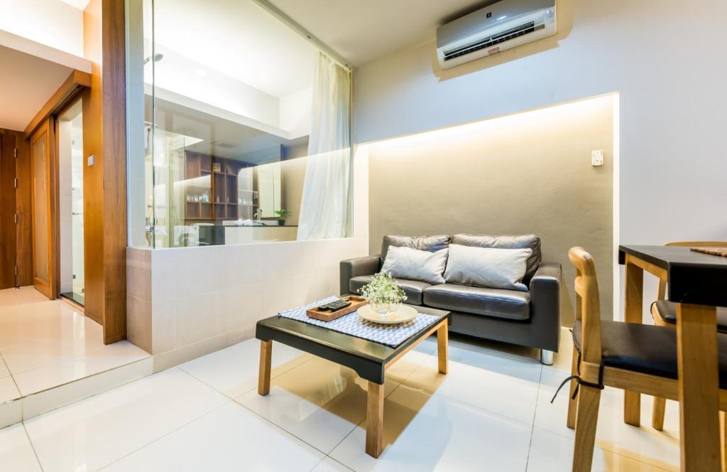 Posezení v ubytování Laemtong Serviced Apartment