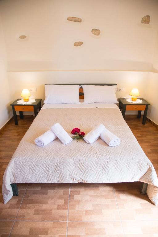 Łóżko lub łóżka w pokoju w obiekcie Villa Cardia