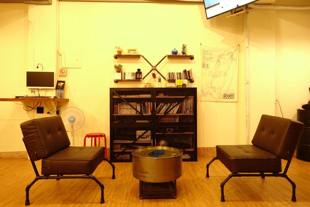 TV a/nebo společenská místnost v ubytování Chiayi Petite Hostel
