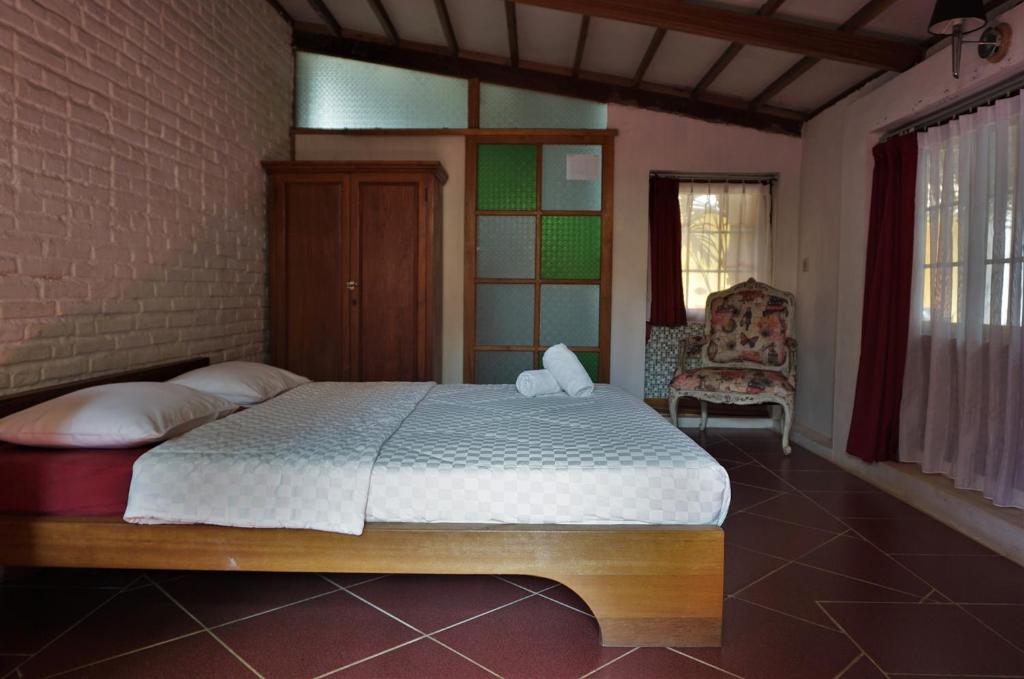 Villa Isabella Putri B&B - Deluxe Double Room (2 Adults + 1 Child)