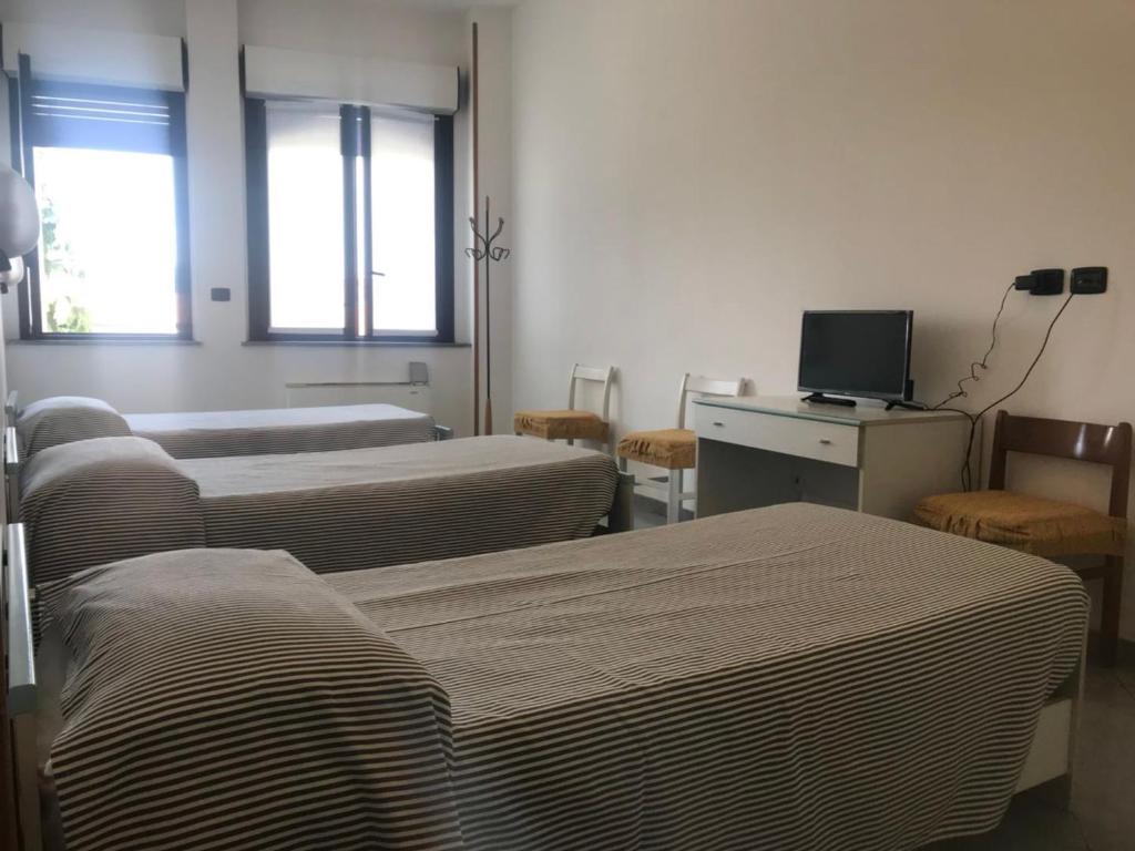 Televízia a/alebo spoločenská miestnosť v ubytovaní Hotel Cristallo