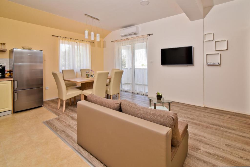 Apartments Mica, Vrsi (updated prices 2024)