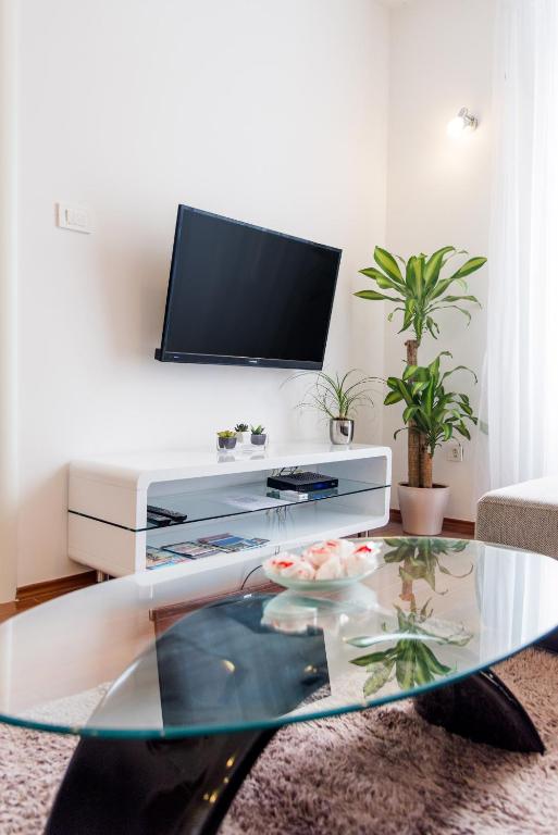 Televízia a/alebo spoločenská miestnosť v ubytovaní Fairy Of The Seas Apartments