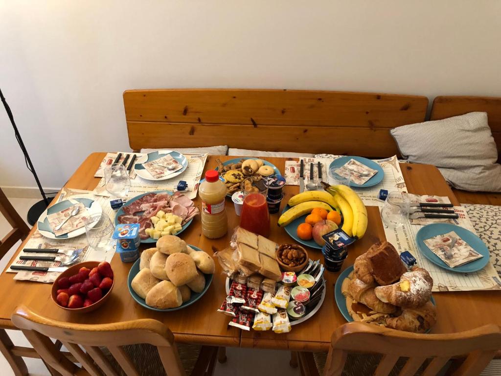 Jedlo v ubytovaní bed & breakfast alebo blízkom okolí