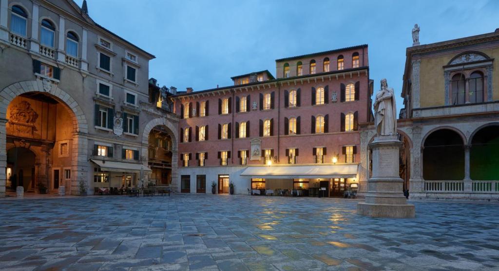 Lords of Verona Luxury Apartments - Housity