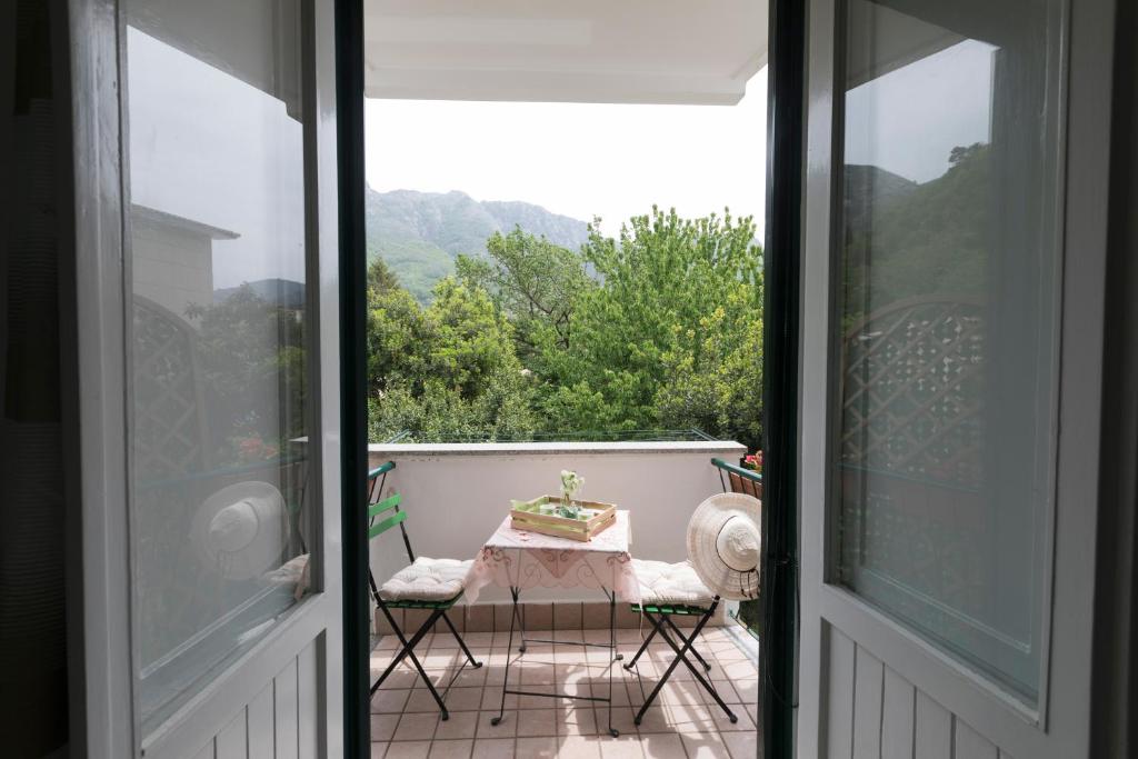a patio with a table and chairs on a balcony at Melina's House in Tramonti