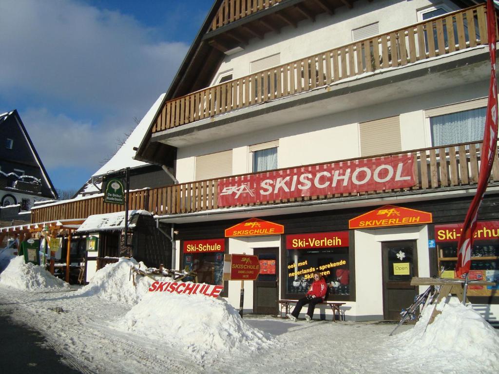 Am Skihang - Skischule