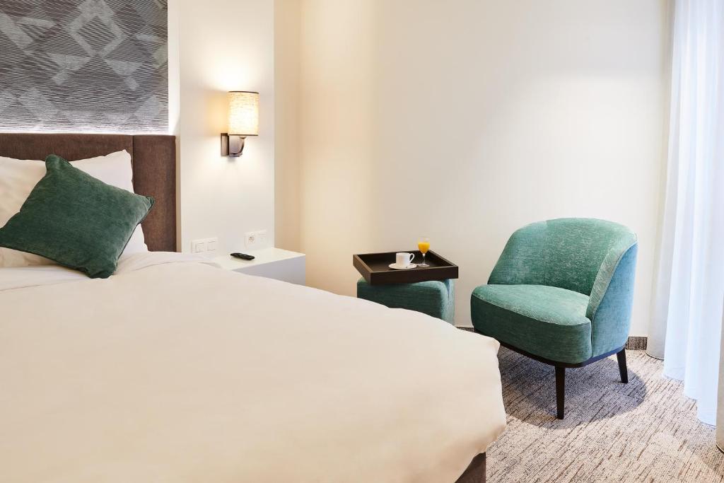 Postel nebo postele na pokoji v ubytování Keizershof Hotel Aalst