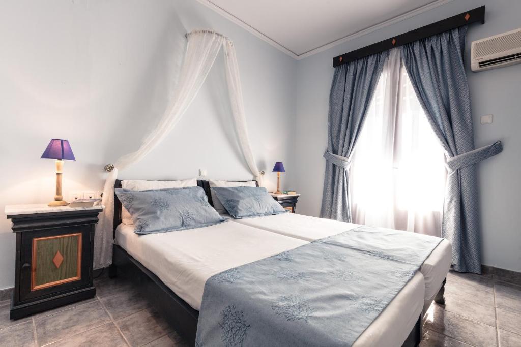 Postel nebo postele na pokoji v ubytování Yianna Hotel