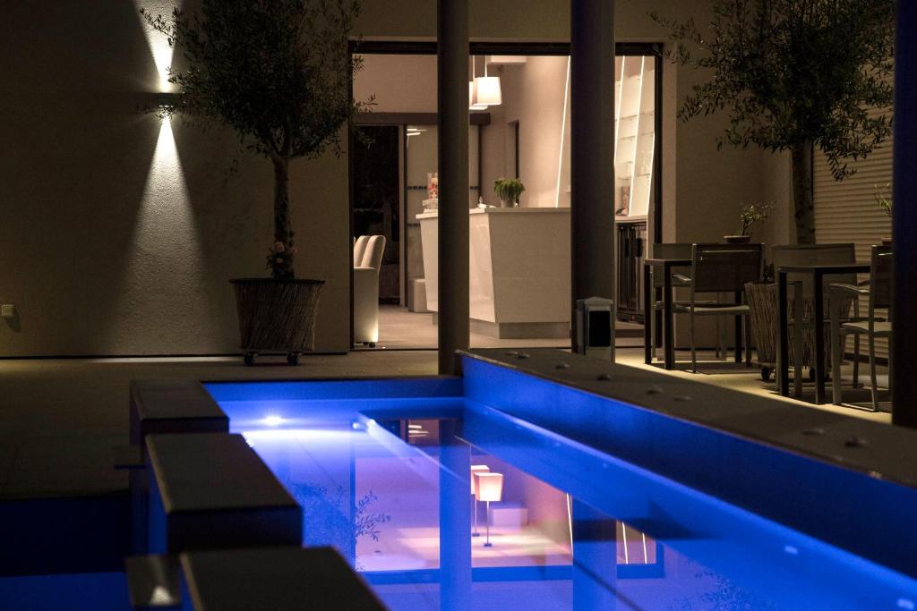 Bazén v ubytování Seventeen Hotel nebo v jeho okolí