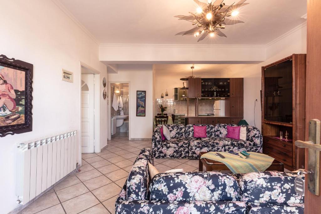 Kuchyň nebo kuchyňský kout v ubytování Yianna Hotel